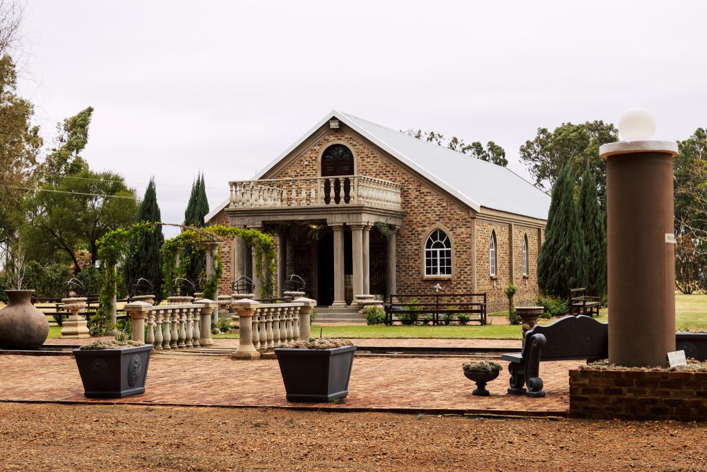 Capturing Riaan and Kathy's Wedding at La Rouge Gasteplaas 2 Riaan & Kathy am ()